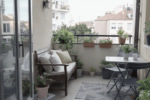 d&eacute;couvrez nos conseils pour am&eacute;nager un balcon urbain agr&eacute;able et pratique, alliant confort, style et fonctionnalit&eacute; dans un espace ext&eacute;rieur r&eacute;duit.