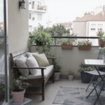 d&eacute;couvrez nos conseils pour am&eacute;nager un balcon urbain agr&eacute;able et pratique, alliant confort, style et fonctionnalit&eacute; dans un espace ext&eacute;rieur r&eacute;duit.