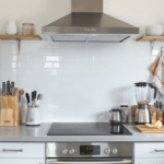 d&eacute;couvrez les &eacute;quipements indispensables pour am&eacute;nager une cuisine moderne alliant fonctionnalit&eacute; et design.