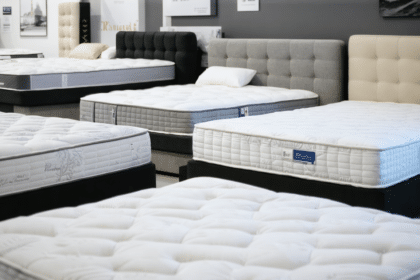 découvrez les dimensions standards des matelas et les critères essentiels pour choisir la literie adaptée à vos besoins et garantir un sommeil optimal.
