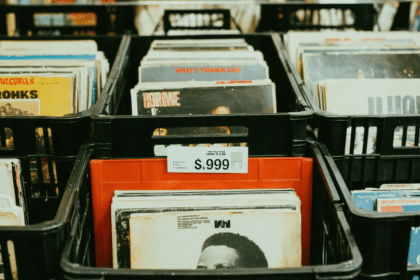 découvrez les 40 disques vinyles les plus précieux et recherchés par les collectionneurs, véritables trésors pour les passionnés de musique et d'objets vintage.