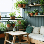 d&eacute;couvrez des astuces ing&eacute;nieuses pour transformer un petit balcon en un espace unique et convivial gr&acirc;ce &agrave; nos id&eacute;es de hacks ikea simples et cr&eacute;atifs.