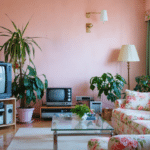 d&eacute;couvrez pourquoi la d&eacute;coration int&eacute;rieure des ann&eacute;es 90 fait un retour en force et comment int&eacute;grer ce style nostalgique et audacieux dans votre maison aujourd'hui.