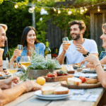 d&eacute;couvrez la tendance incontournable 'outdoor entertaining' qui transforme vos moments en plein air en c&eacute;l&eacute;brations m&eacute;morables, alliant convivialit&eacute;, confort et style.
