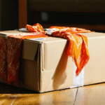 transformez votre bo&icirc;te en carton ikea en une d&eacute;coration originale et unique gr&acirc;ce &agrave; un bandana. donnez-lui une seconde vie cr&eacute;ative et &eacute;cologique !