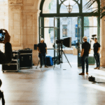 d&eacute;couvrez les secrets du lutetia, nouveau d&eacute;cor embl&eacute;matique de la saison 4 de &laquo; the white lotus &raquo;. plongez au c&oelig;ur des coulisses pour une immersion exclusive dans cette s&eacute;rie captivante.