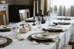 d&eacute;couvrez des id&eacute;es astucieuses pour dresser une table d&rsquo;halloween aussi effrayante que festive : d&eacute;coration, ambiance et d&eacute;tails ensorcelants.
